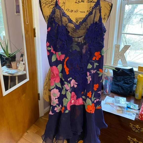 Vintage Victoria secret floral slip - Picture 2 of 9